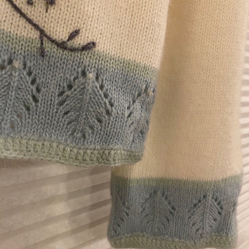 Knit sweater with flower detail - Picture 3 of 4